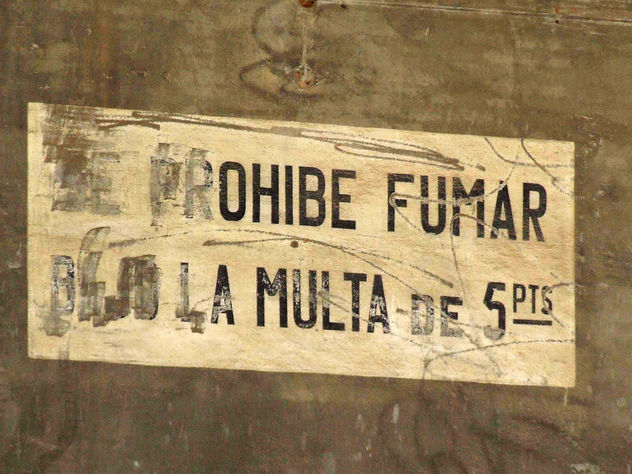 PROHIBIDO FUMAR BAJO MULTA DE 5 PESETAS