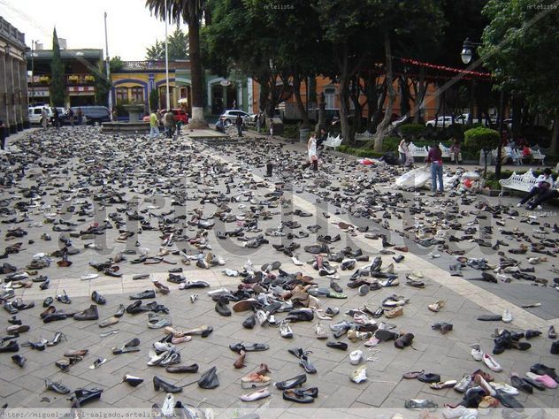 "... CORRÍAN DE UN LADO A OTRO ... Y YA EN LA MADRUGADA EL ESPECTÁCULO ERA DANTESCO... Y LA PLAZA QU