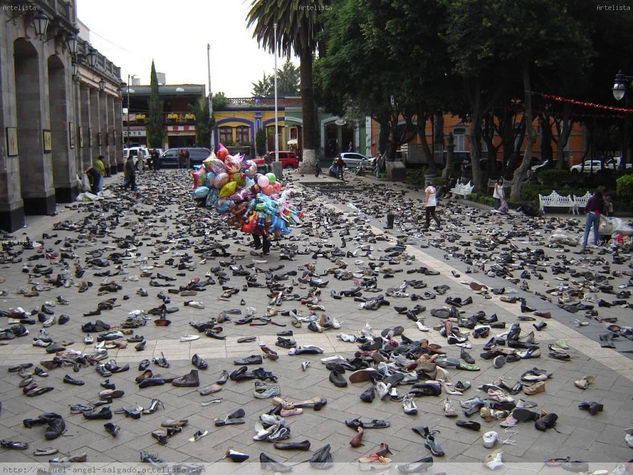 "... CORRÍAN DE UN LADO A OTRO ... Y YA EN LA MADRUGADA EL ESPECTÁCULO ERA DANTESCO... Y LA PLAZA QU 