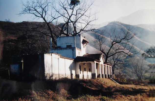 VIEJA ESTACION ABANDONADA Arquitectura e interiorismo Color (Química)