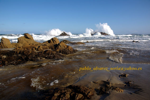 OLAS EN LA PLAYA DE BARRAÑÁN 2