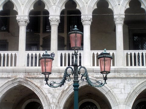LUCES ROSAS