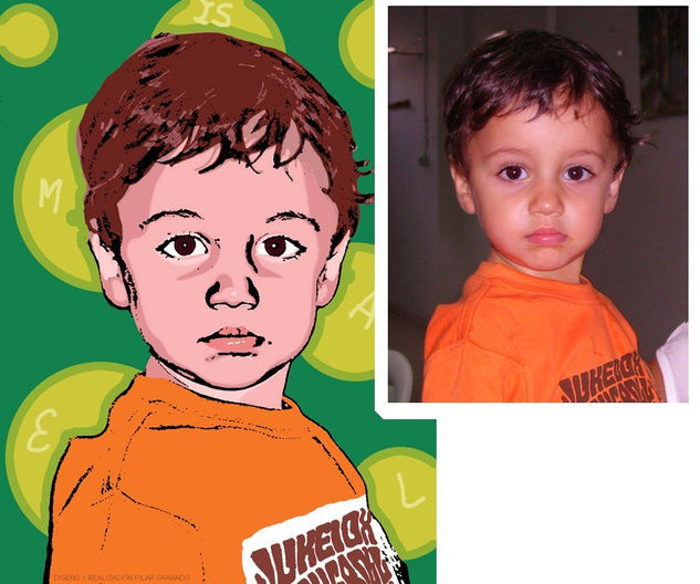 niño con camiseta naranja 