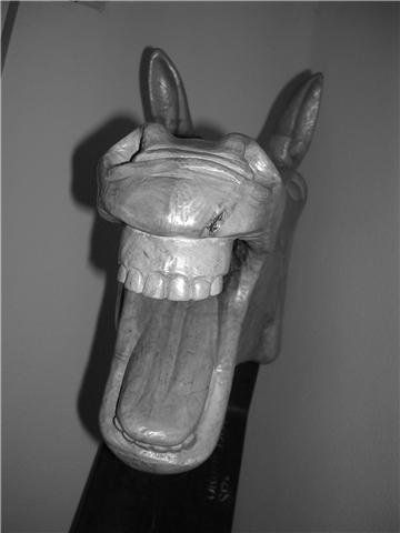 La Sonrisa del Equino Wood Figurative