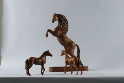 Caballitos en madera
