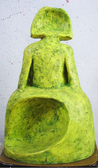 MENINA Pottery Figurative