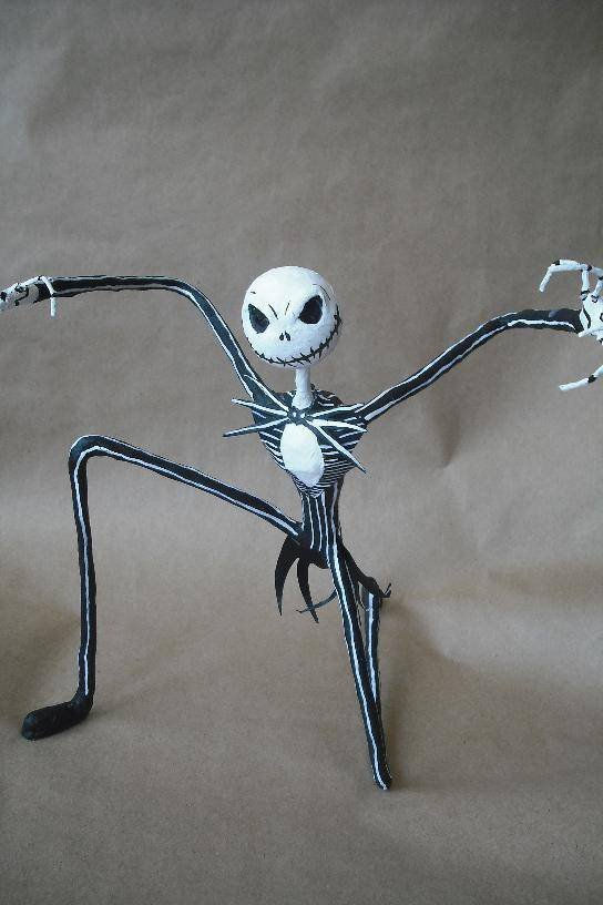 FIGURA JACK EN PAPEL MACHE.