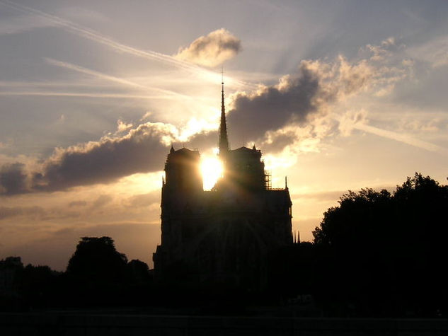 notre dame Arquitectura e interiorismo Color (Química)