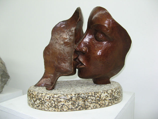 Beso Bronce Figurativa