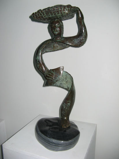 Vendedora de pescado Bronce Figurativa