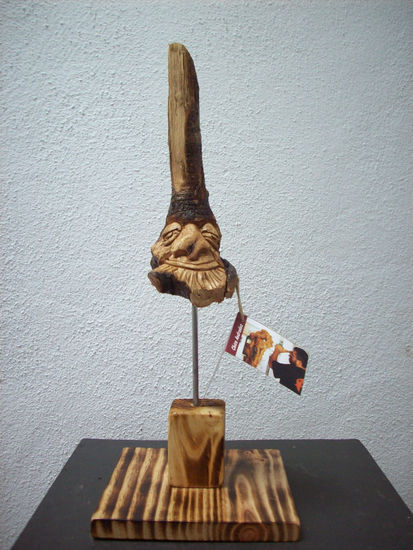 El señor pachón. Wood Figurative