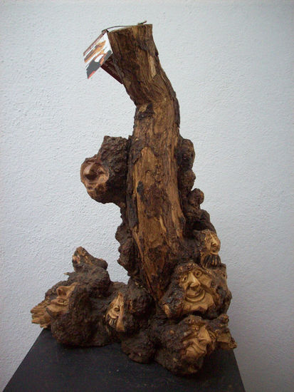 Globalización.(Vista frontal) Wood Figurative