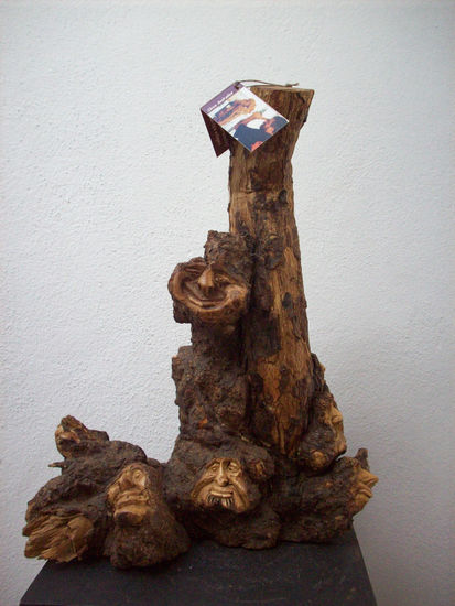 Globalización.(Vista lateral) Wood Figurative