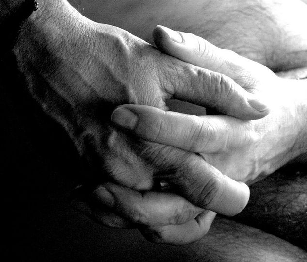 ......de esas manos prendido.... Retrato Blanco y Negro (Digital)