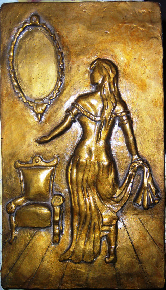 relieve de dama antigua