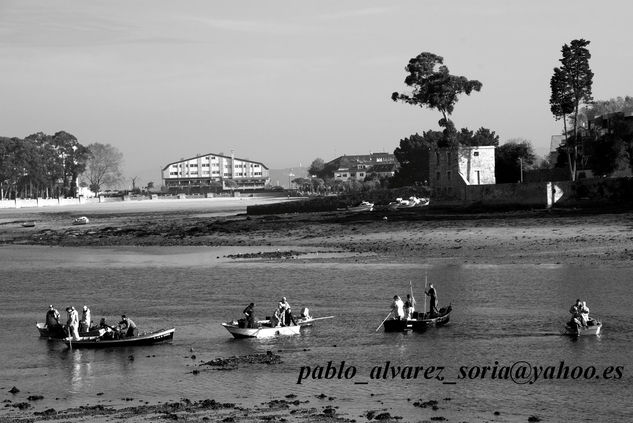 MARISCADORES EN LA RIA DEL BURGO Architecture and Interiorism Black and White (Digital)