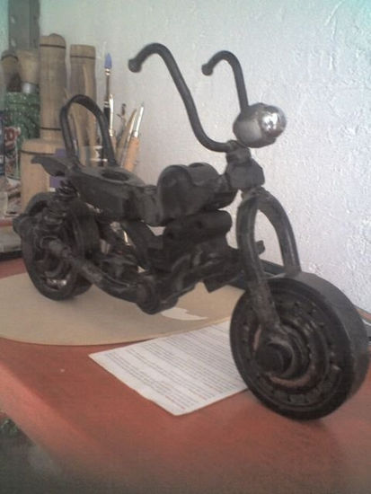 motocicleta Metal Figurativa