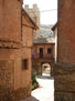 calle con arco