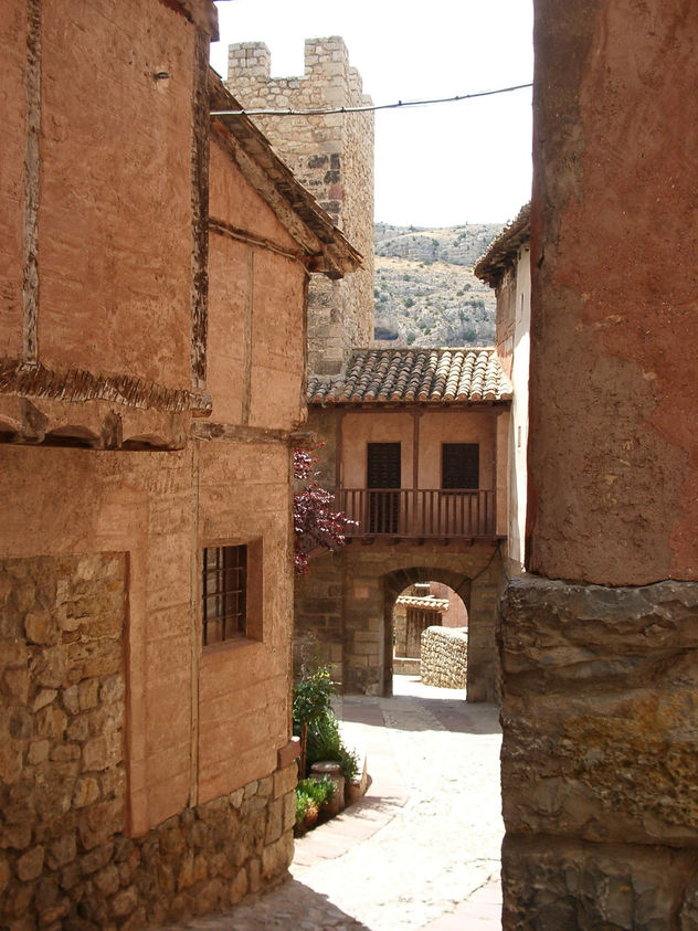 calle con arco