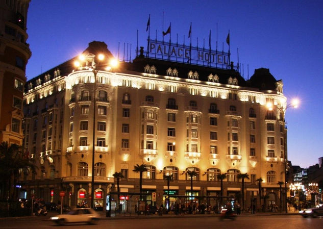 Madrid de noche: Hotel Palace Architecture and Interiorism Color (Digital)