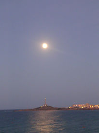 Faro con luna