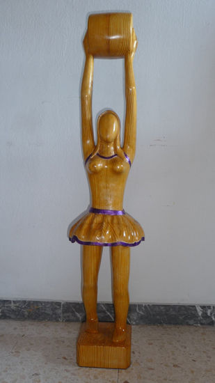 La del Cilindro Carving Figurative