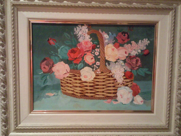 cesta de mimbre con flores