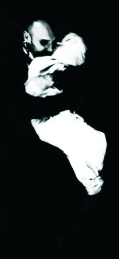 s/t (autoretrato protegiendo a pequeño)
