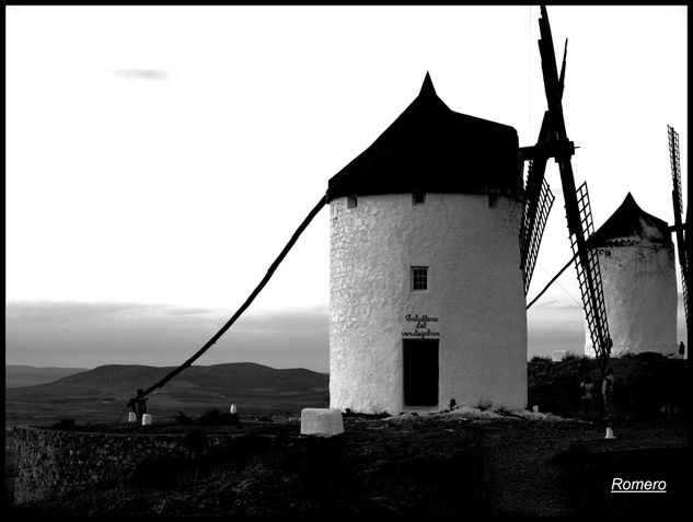 Molinos de Viento en Castilla La Mancha Arquitectura e interiorismo Blanco y Negro (Digital)