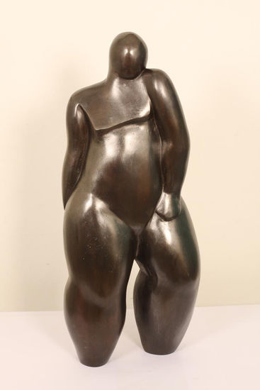 Chica en Pasarela Bronze Figurative