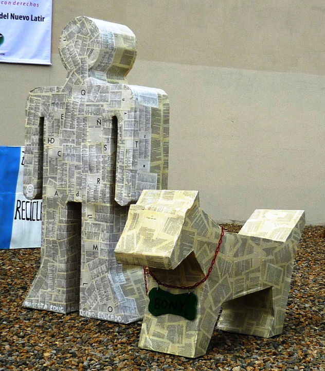 aaaa, arte, escultura, instalacion, papel, galvismascota educada, dueño educado