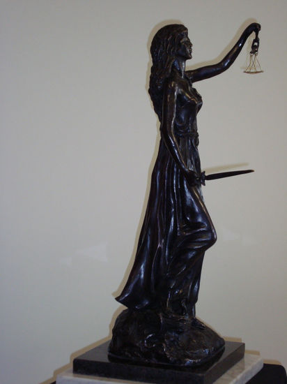 LA JUSTICIA PIEZA UNICA Bronce Figurativa