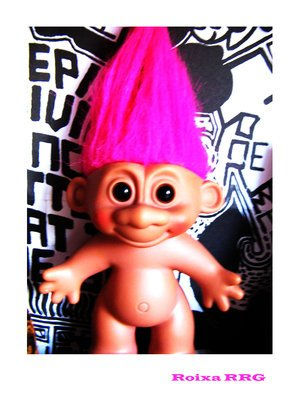 pink troll Bodegones Color (Digital)