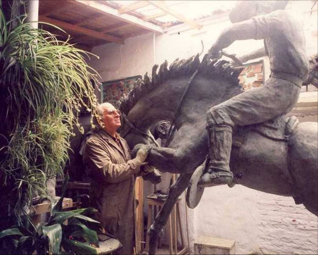 Trabajando en el Monumento al Jinete de Jesús María, Córdoba, Argentina