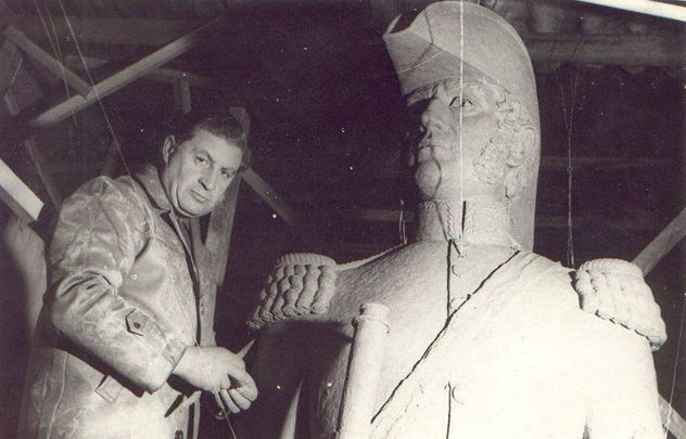 Modelando la figura de San Martin para Tandil, Argentina