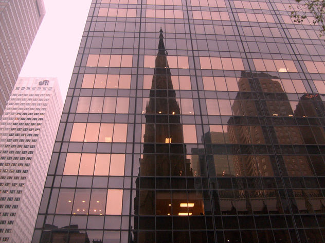 reflejos sobre la 5ta avenida