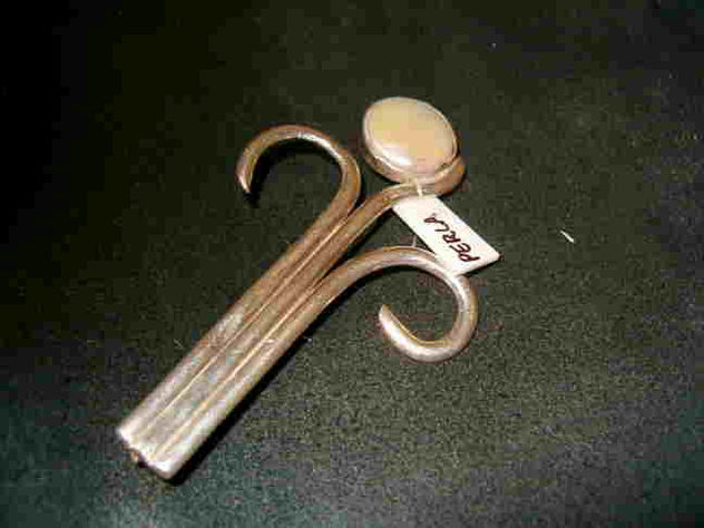 broche38