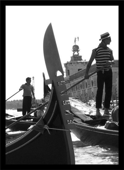 Gondoleros venecianos Viajes Blanco y Negro (Digital)