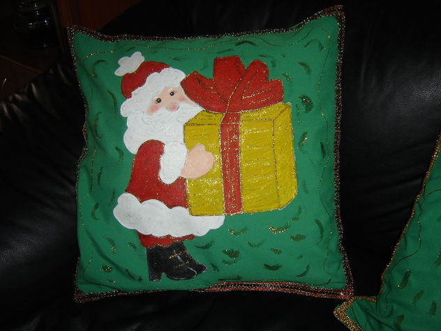 Funda de Cojin Papa Noel con Regalo
