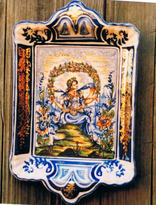 Bandeja con motivos siglo XVIII con oro 1
