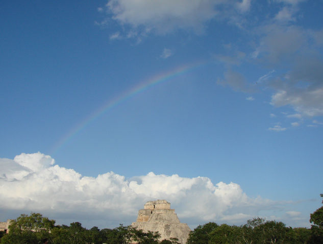 ARCOIRIS SOBRE EL TEMPLO 