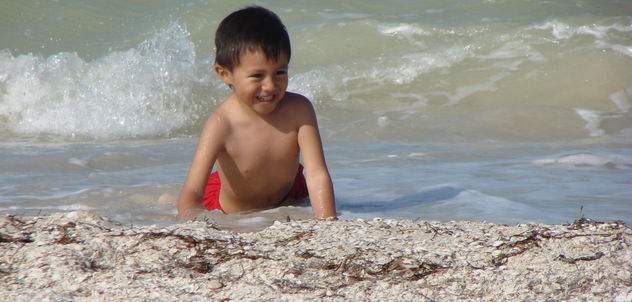 NIÑO EN EL MAR 3