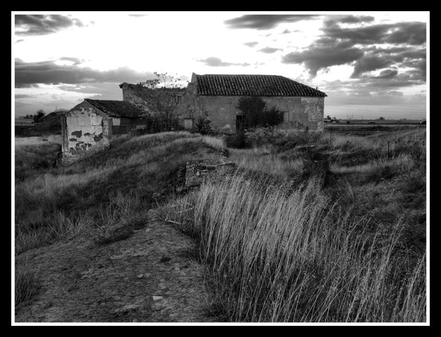 Casa del molino viejo. Naturaleza Blanco y Negro (Digital)