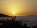 Mar de nubes al atardecer