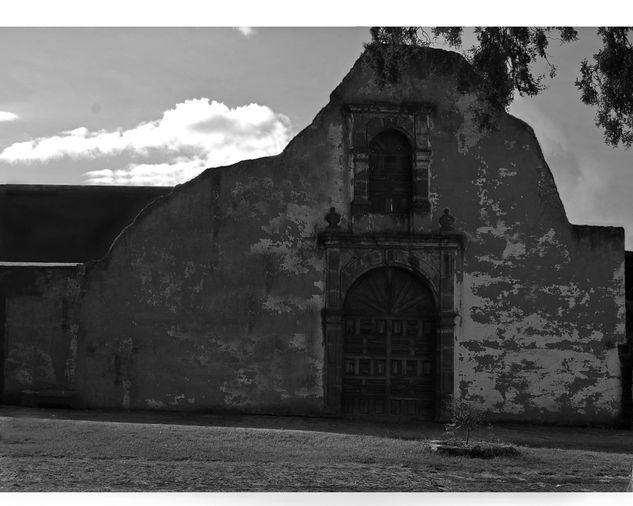 Fachada Other Themes Black and White (Digital)