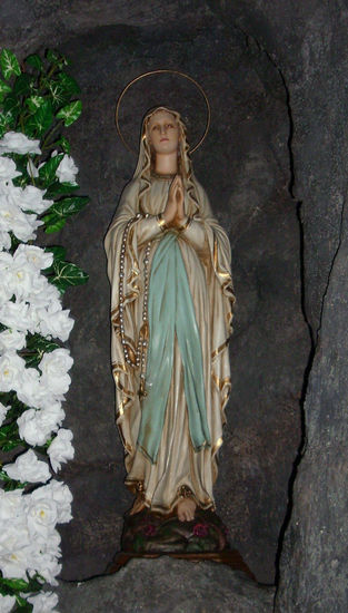 Nuestra Señora de Lourdes Wood Figurative