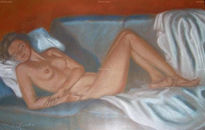 Desnudo en el sofá.