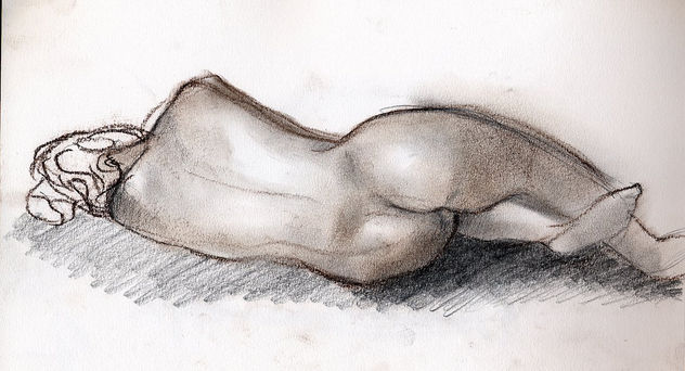 Mujer tumbada de espaldas