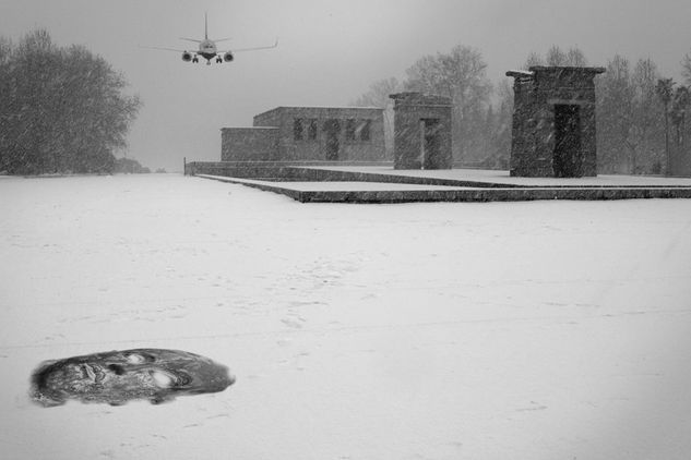 Nieva sobre el templo Otras temáticas Blanco y Negro (Digital)