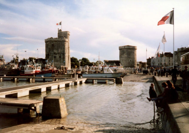 La Rochelle (France) Architecture and Interiorism Color (Manual)